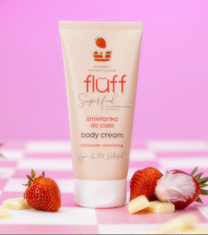 Fluff Superfood Strawberry & White Chocolate - veganiškas, maitinantis kūno kremas 150ml.