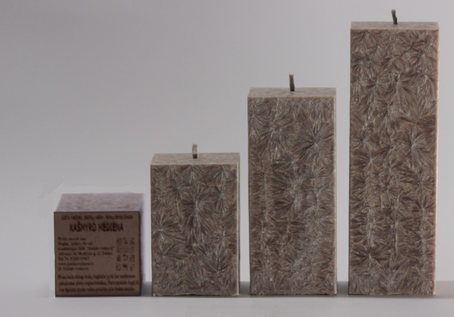 Žvakė „Kašmyro mediena” 6,6×6,6cm. 10cm.