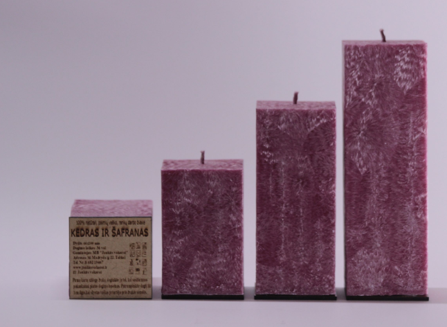 Žvakė „Kedras ir šafranas” Aukštis 10cm.