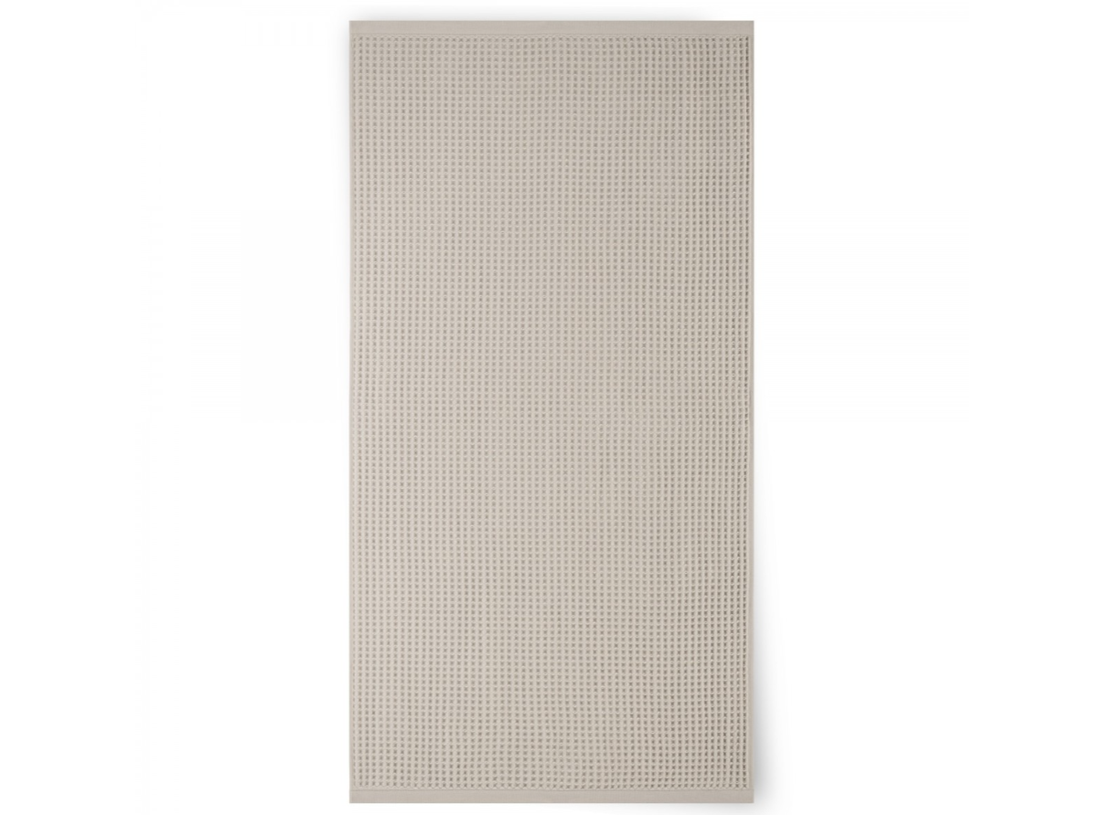 Vonios rankšluostis "Natural" šviesiai pilkos spalvos. Dydis 70X140.