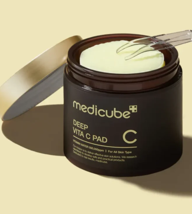 MEDICUBE Deep Vita C Pad - giliai drėkinantys veido padeliai su hialiuronu ir vitaminu C 70 vnt/150g.