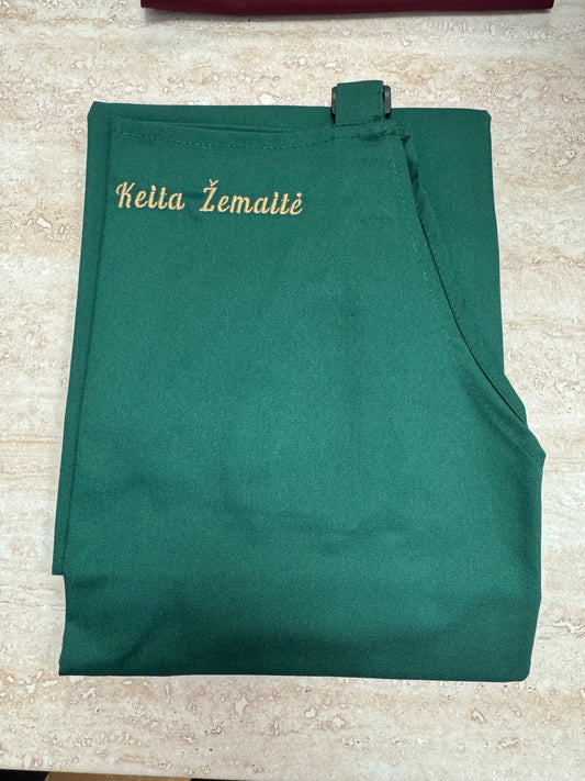 Žalios spalvos prijuostė "Keita Žemaitė". Vienas dydis.