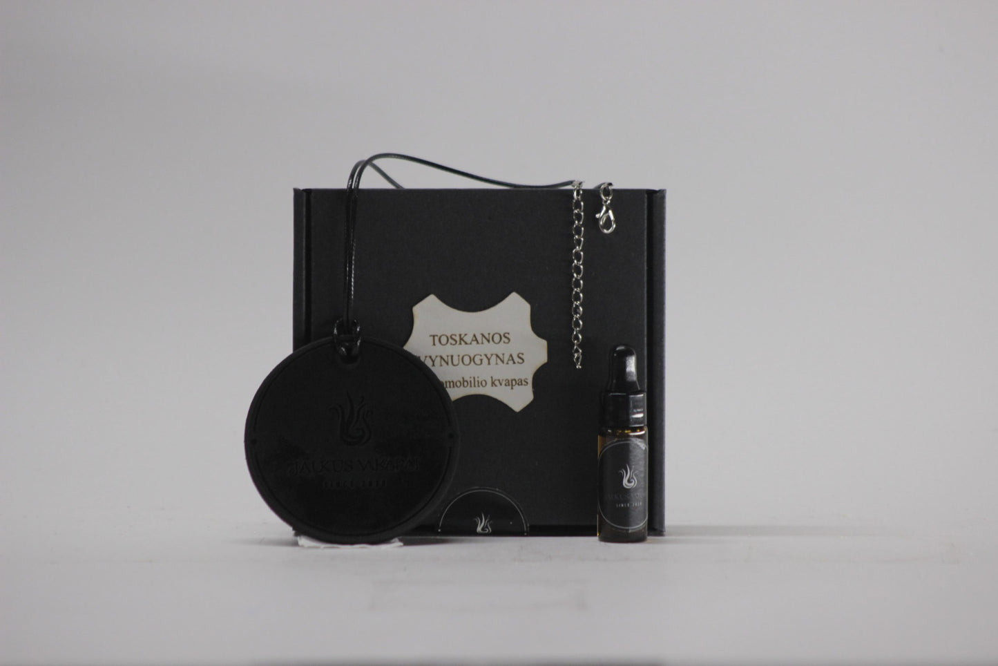 Automobilio kvapo rinkinys – natūralios odos kortelė ir aromatinis aliejus