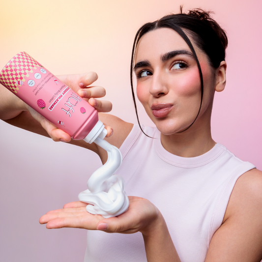 FLUFF plakamas kūno kremas „Aviečių pieno kokteilis“ – 200 ml