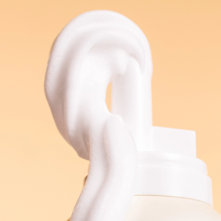 FLUFF plakamas kūno kremas „Aviečių pieno kokteilis“ – 200 ml