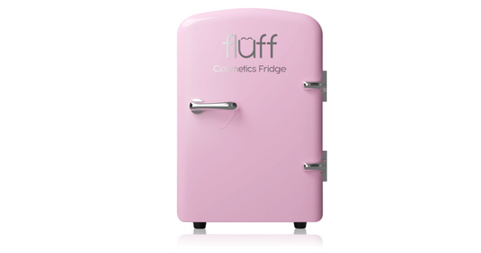 "Fluff" mini kosmetikos šaldytuvas. Rožinės spalvos spalvos su sidabro spalvos rankenėlėmis..