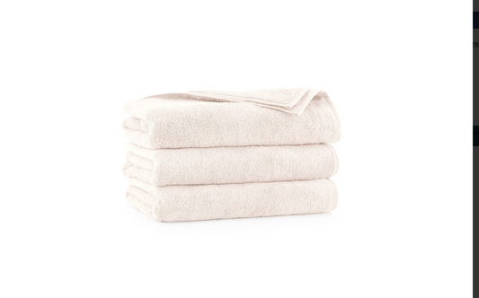 Lygūs ir vienspalviai "KIWI 2" kolekcijos vonios rankšluosčiai. Baltos spalvos, dydis 70x140.