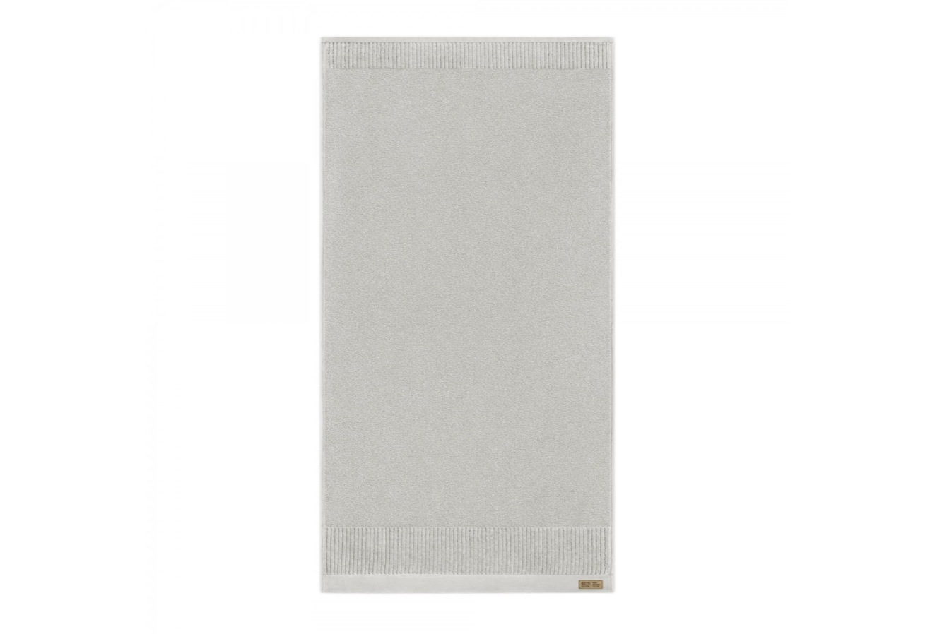 Prabangus vonios rankšluostis "PORTO" šviesiai pilkos spalvos. Dydis 70X140.