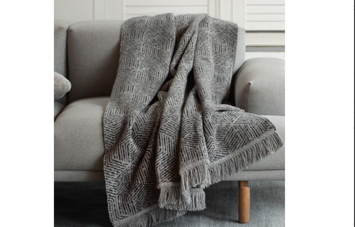 "DIAMOND" šviesaus grafito spalvos medvilnė antklodė. Dydis 150x200.